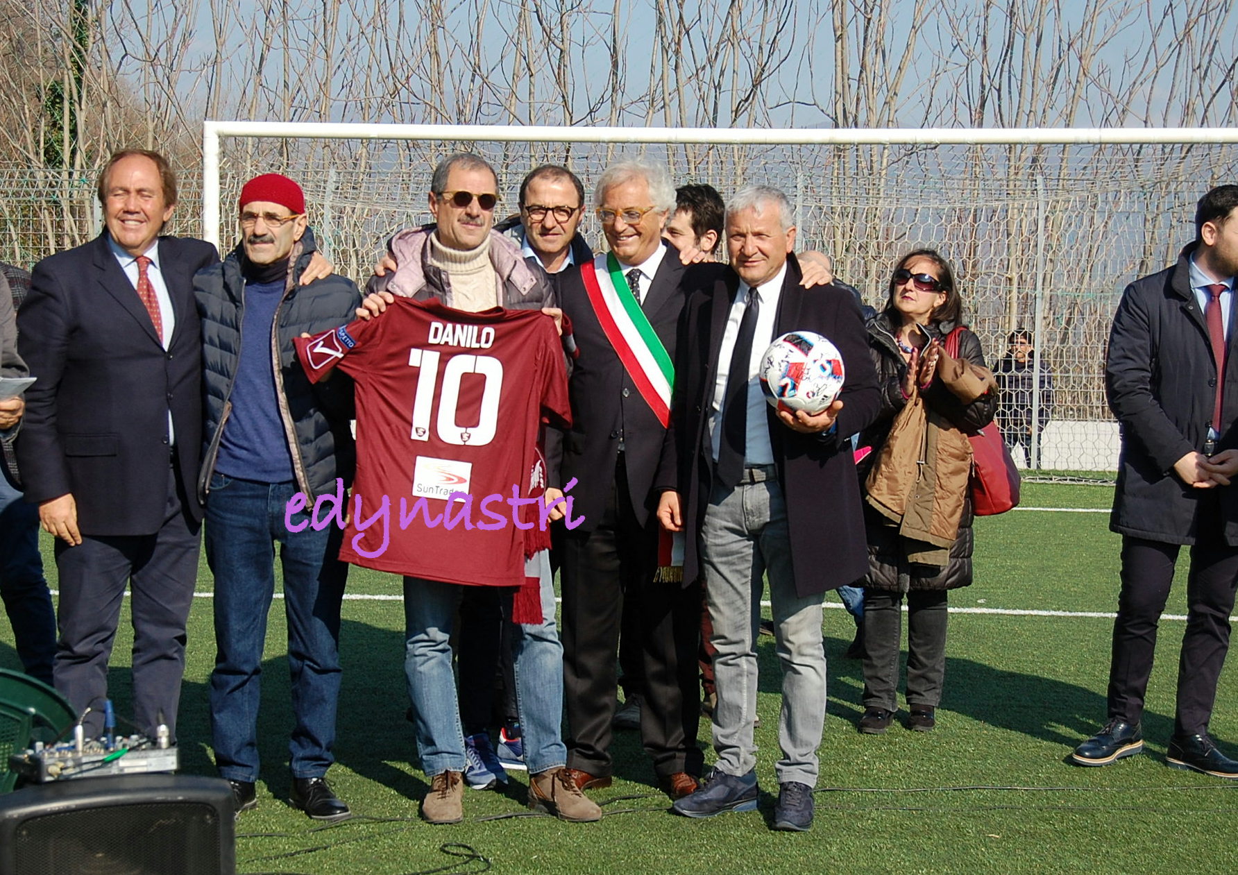 LA SALERNITANA REGALA LA MAGLIA N. 10 COL NOME DI DANILO RAGAZZO SCOMPARSO PRECOCEMENTE