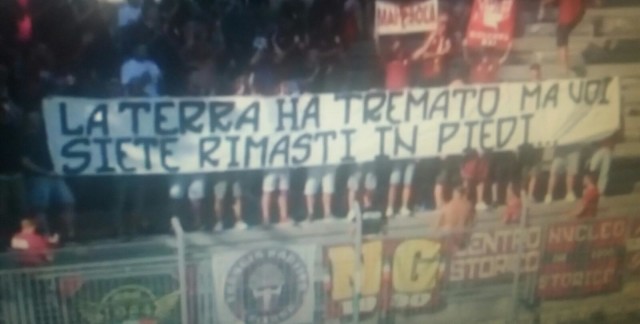 striscione ultras granata a favore dei tifosi Ascoli