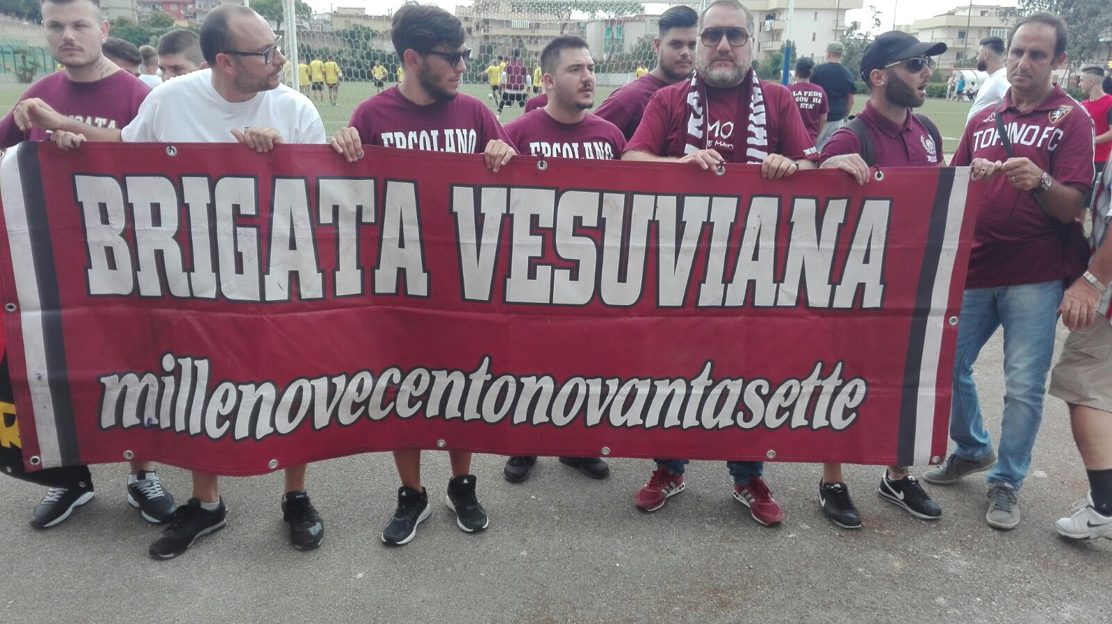 TIFOSI DEL TORINO AD ERCOLANO PER PIANTARE ALBERI